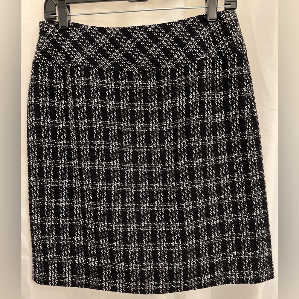 VERSAILLES black and white checked skirt size 8